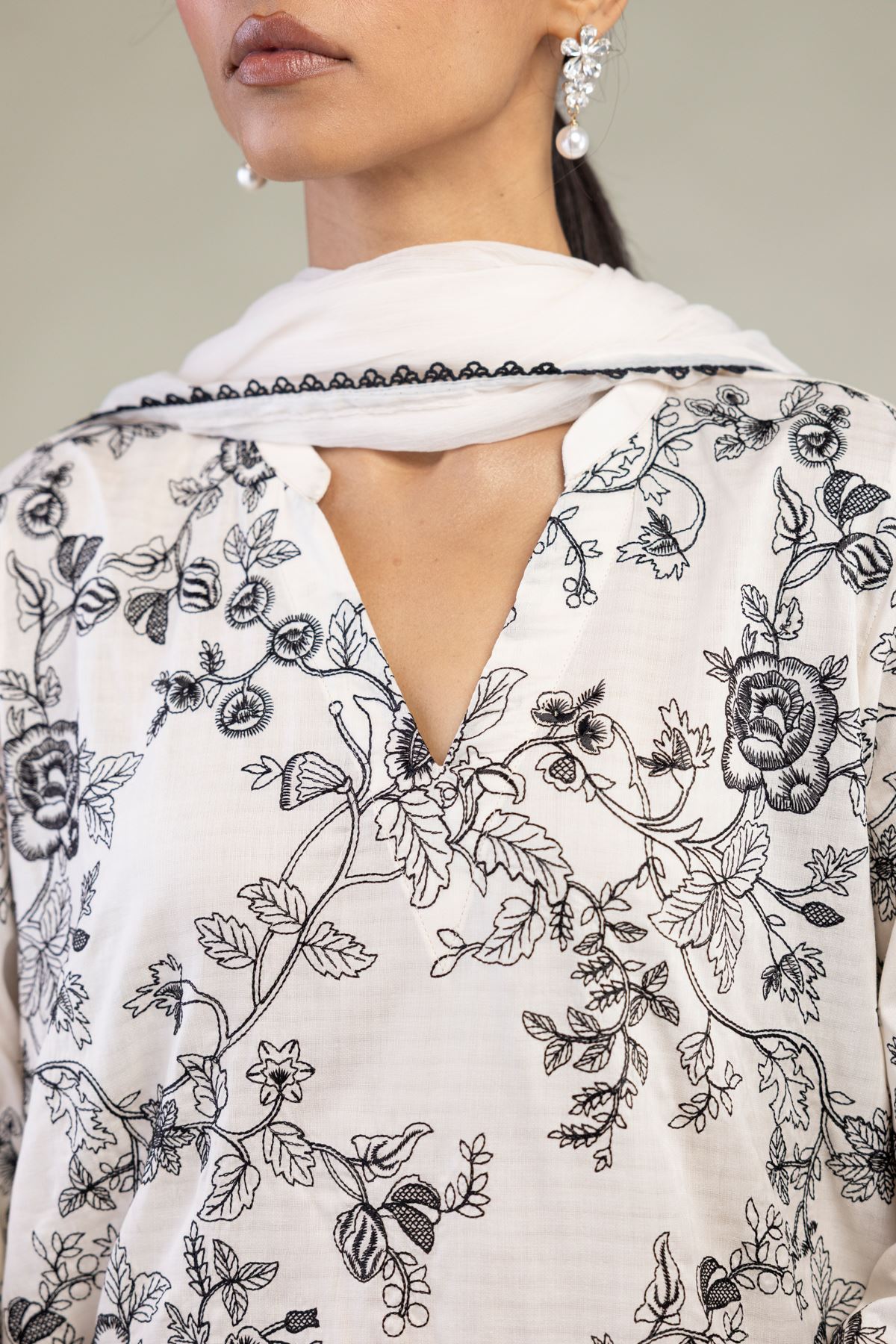 Embroidered Dobby White Tailored 3-Piece - 1-26-224-B-H2-VG