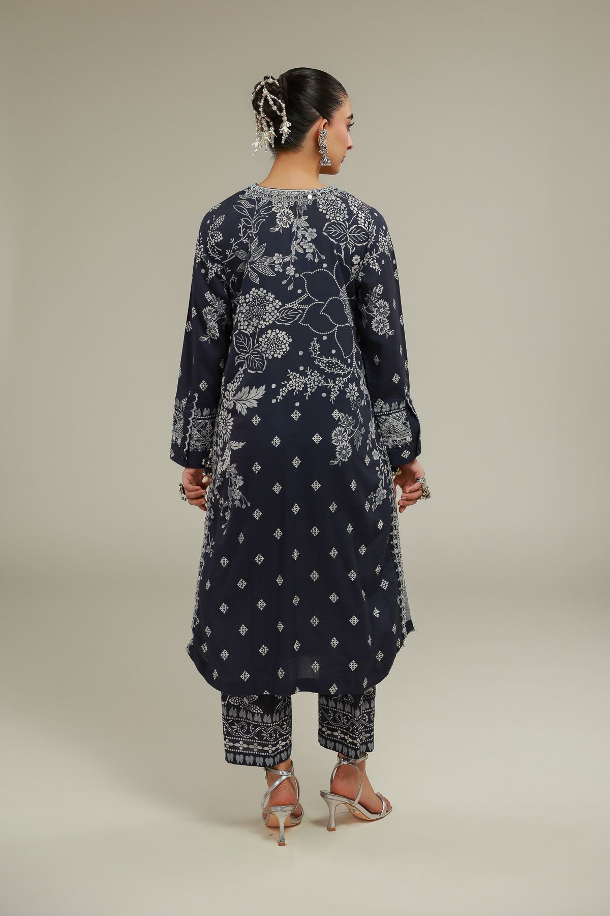 Embroidered Raw Silk Geometric V-Neck Kurta - 25-00-X2-08TB-VG
