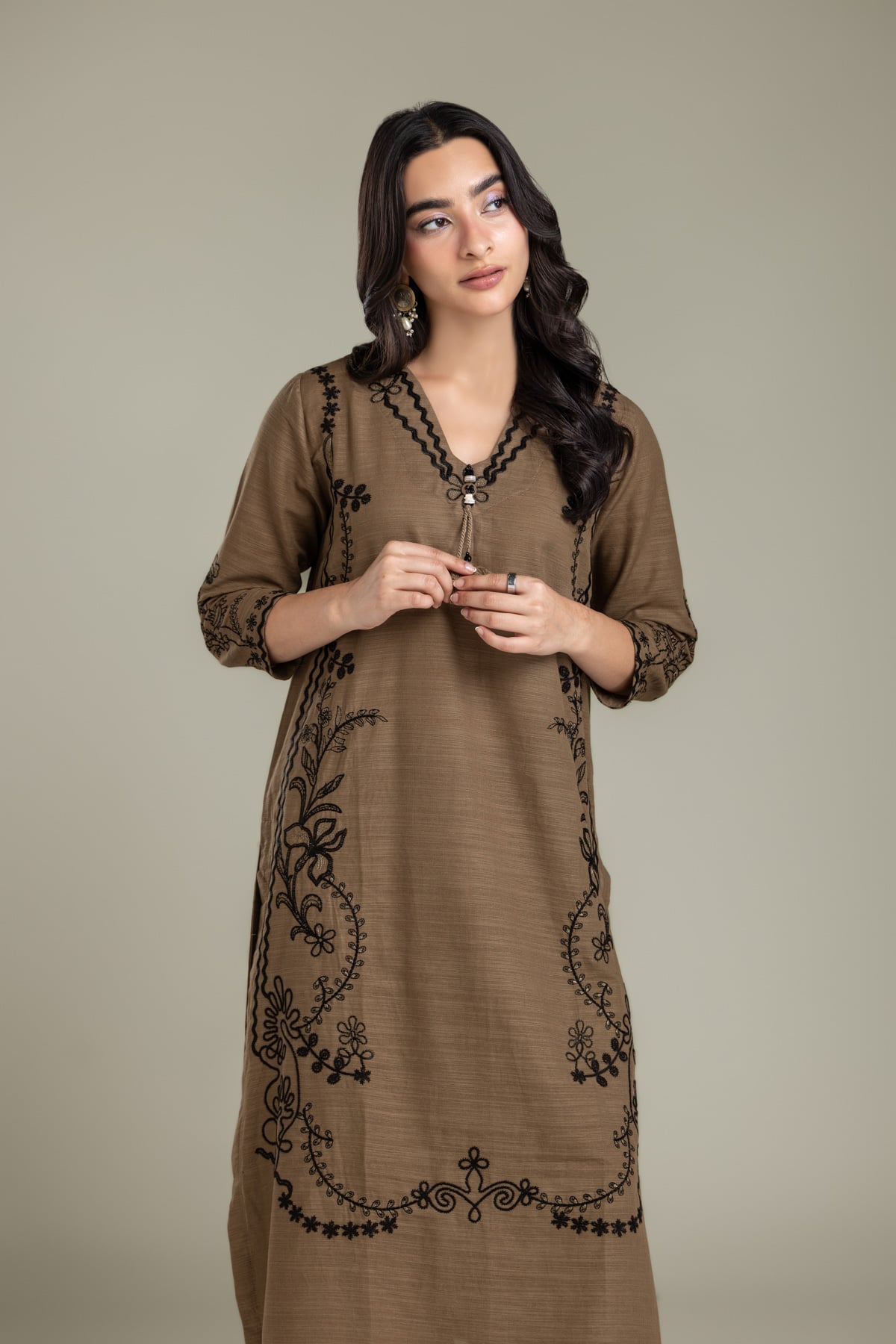 Embroidered Light Khaddar Kurta - 2-26-202-A-D-VG