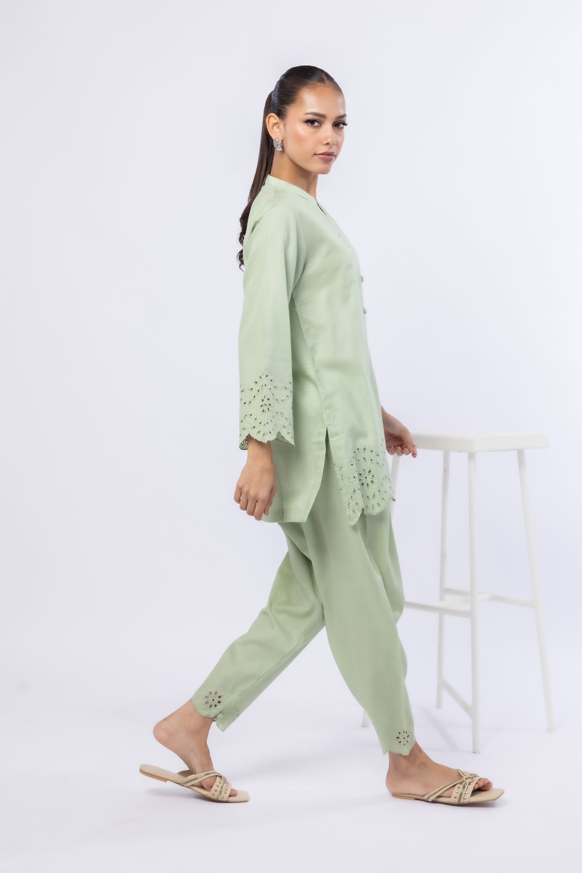 Embroidered Cotton Dobby Kurta - 25-09-12E2-01TA-VG