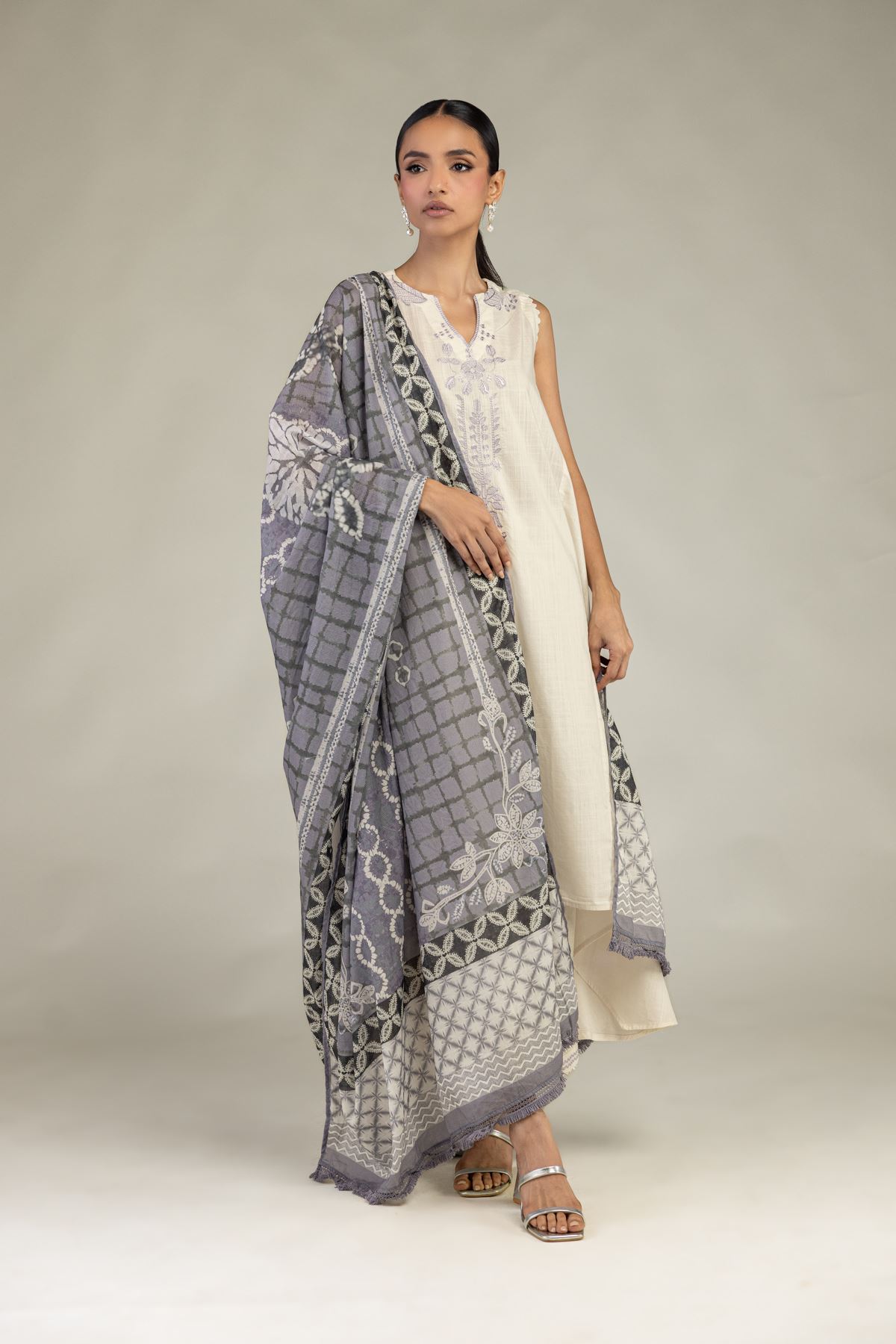 Textured Lawn Embroidered Gray Lawn Dupatta - 1-26-226-A-I1-VG
