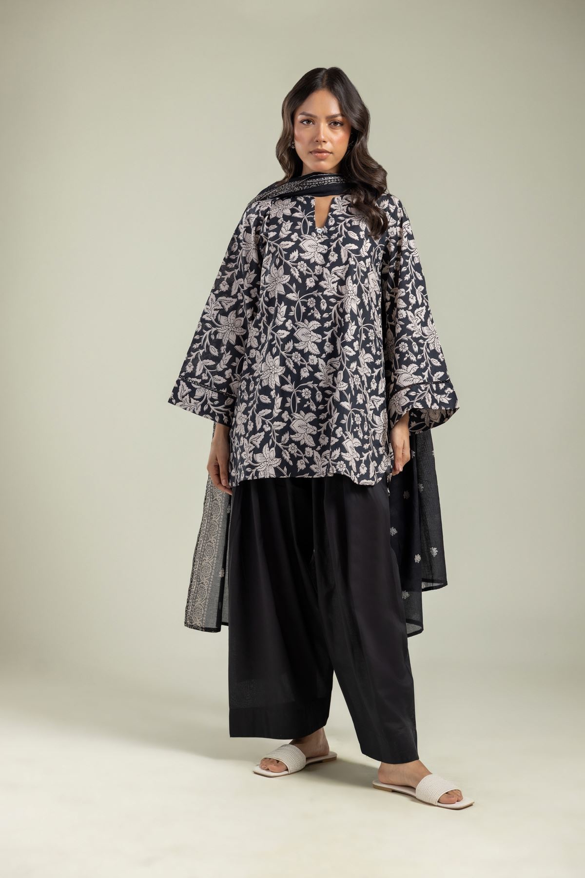 Printed Cambric Black Farshi Shalwar - 1-26-201-A-A-VG