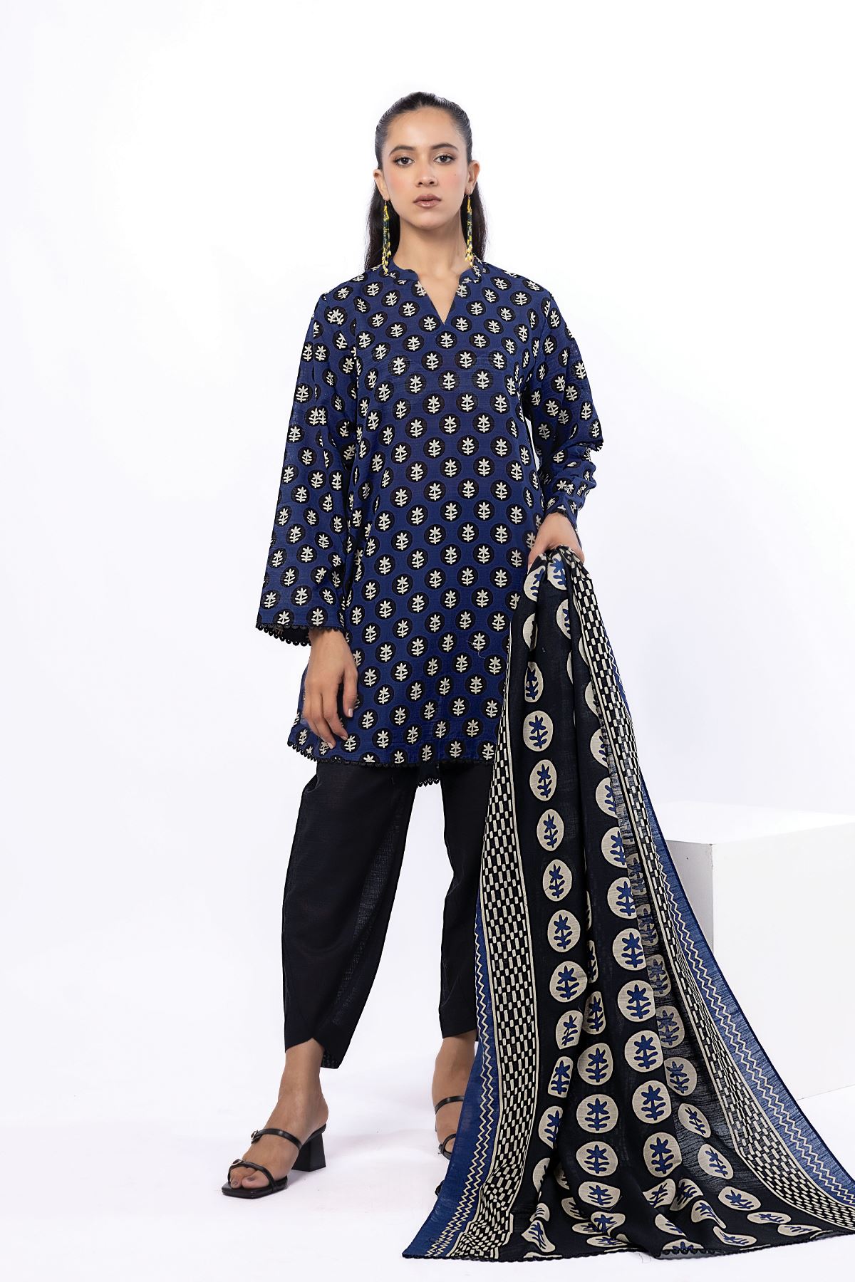 Printed Light Khaddar Fabrics 3 Piece - A22-26-102FG1-VG