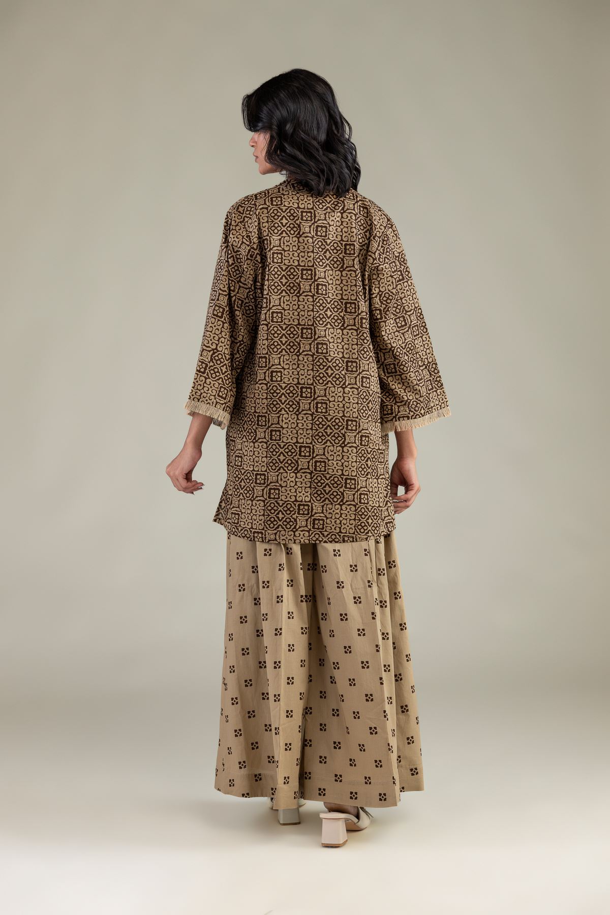 Printed Cambric Short V-Neck Kurta - 1-26-135-B-G-VG