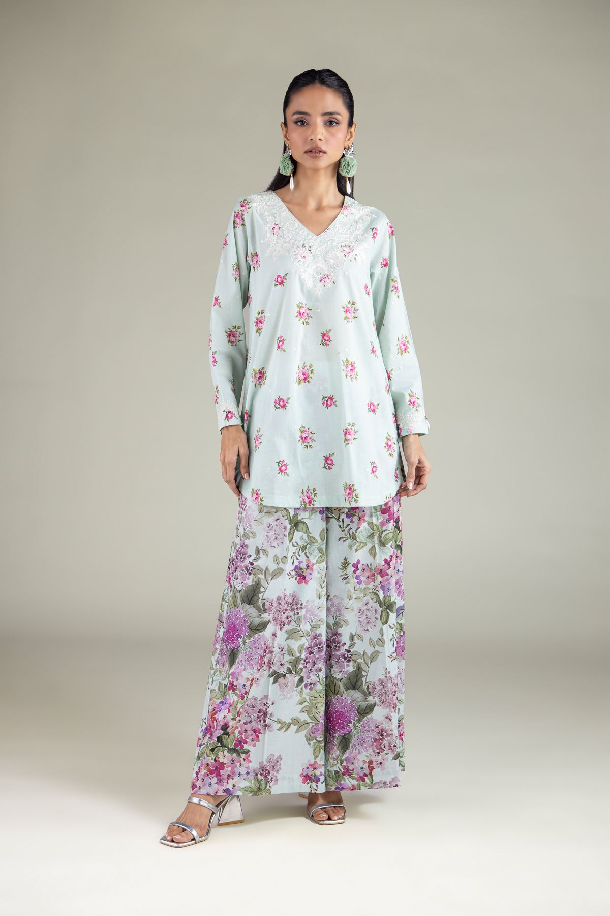 Embroidered Cambric Floral V-Neck Kurta - 2-26-110-A-F-VG