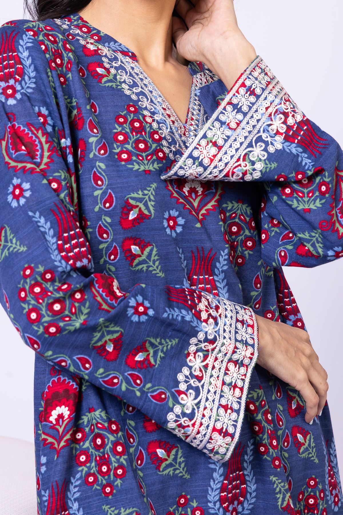Embroidered Khaddar Kurta - 25-09-11E11-02TB-VG