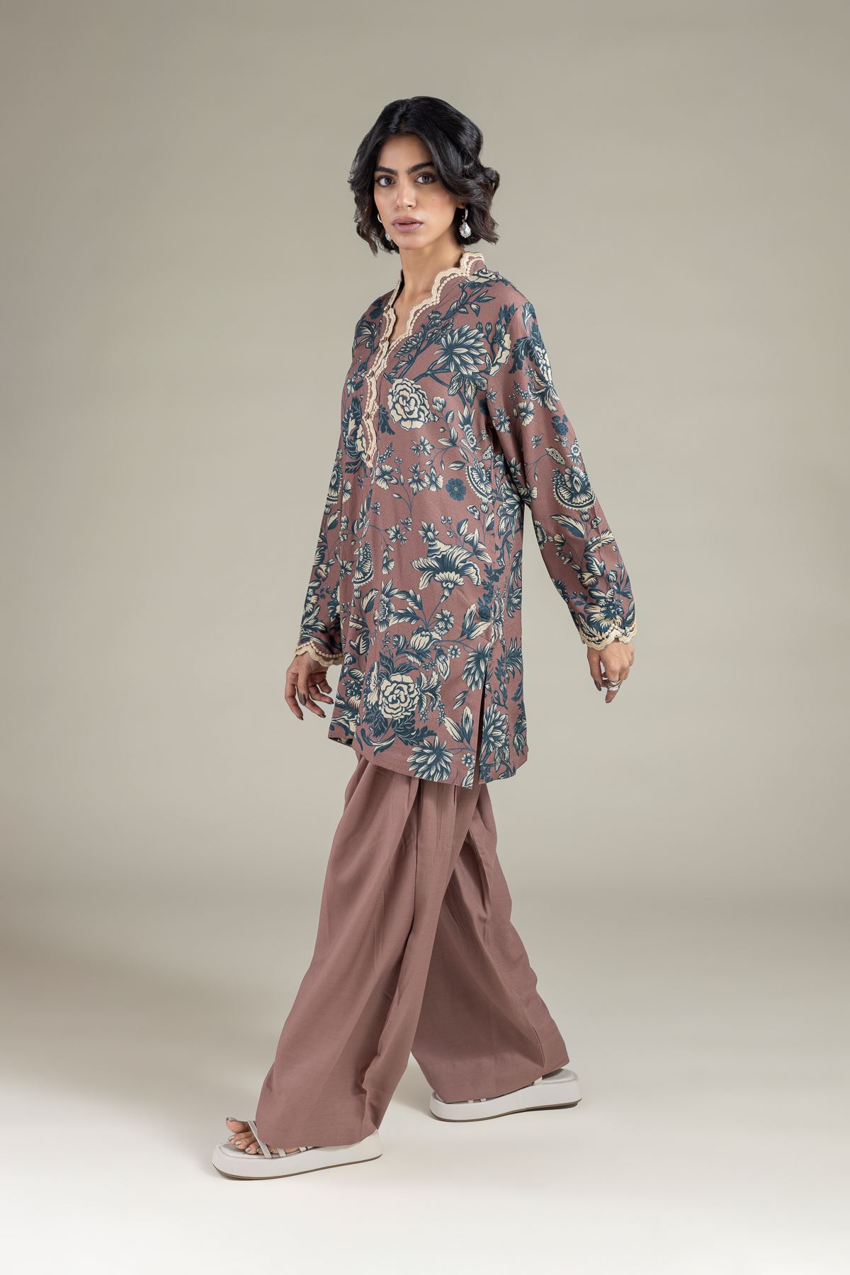 Embroidered Raw Silk Kurta - 25-10-11E9-06TA-VG