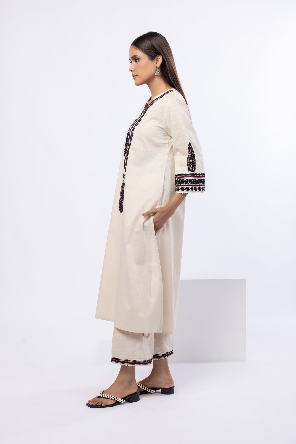 Embroidered Crosshatch Poplin Pants - 25-08-12E8-06SA-VG