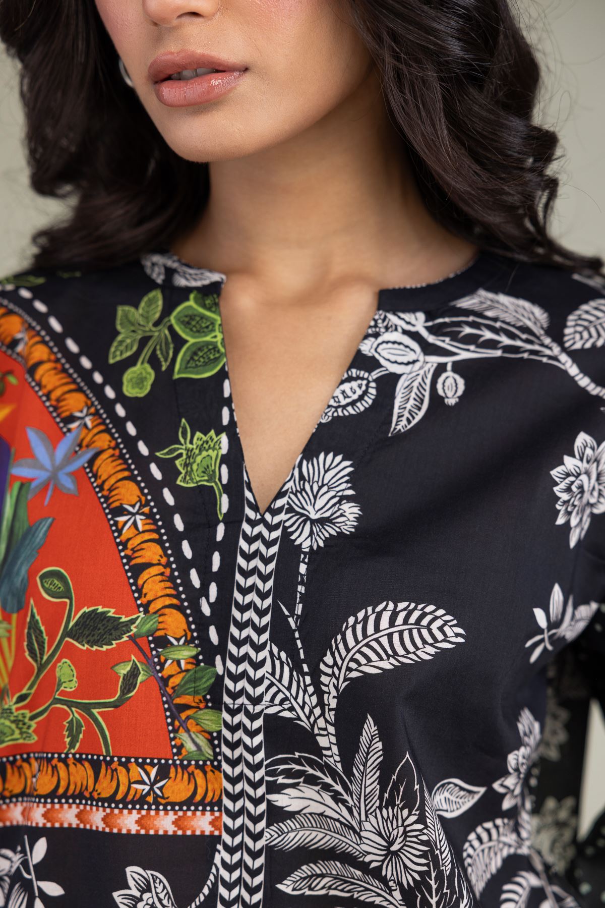 Printed Cambric V-Neck Floral Blouse - 3-26-201-A-A1-VG