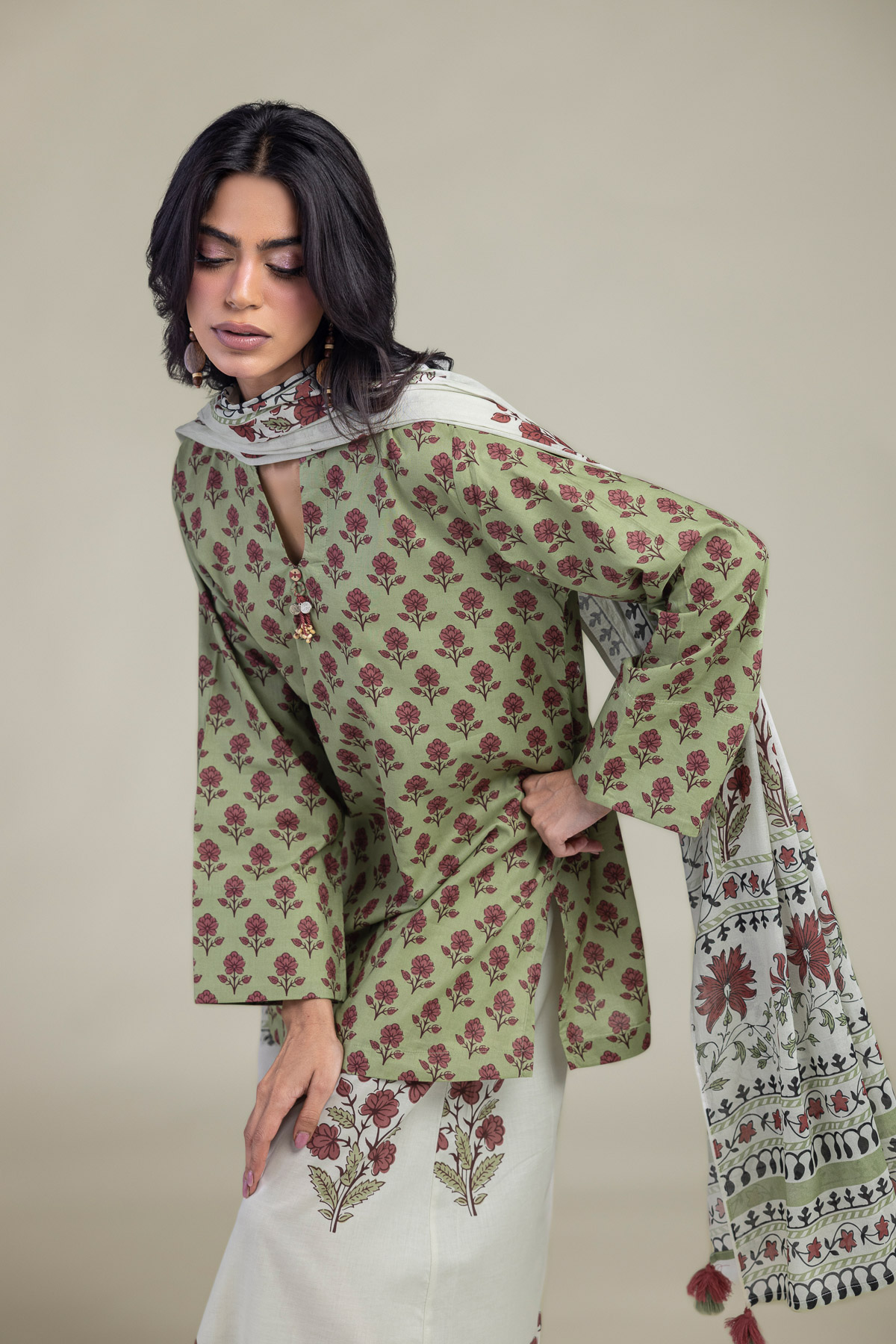 Printed Lawn Floral Cambric Dupatta - 1-26-102-A-F-VG