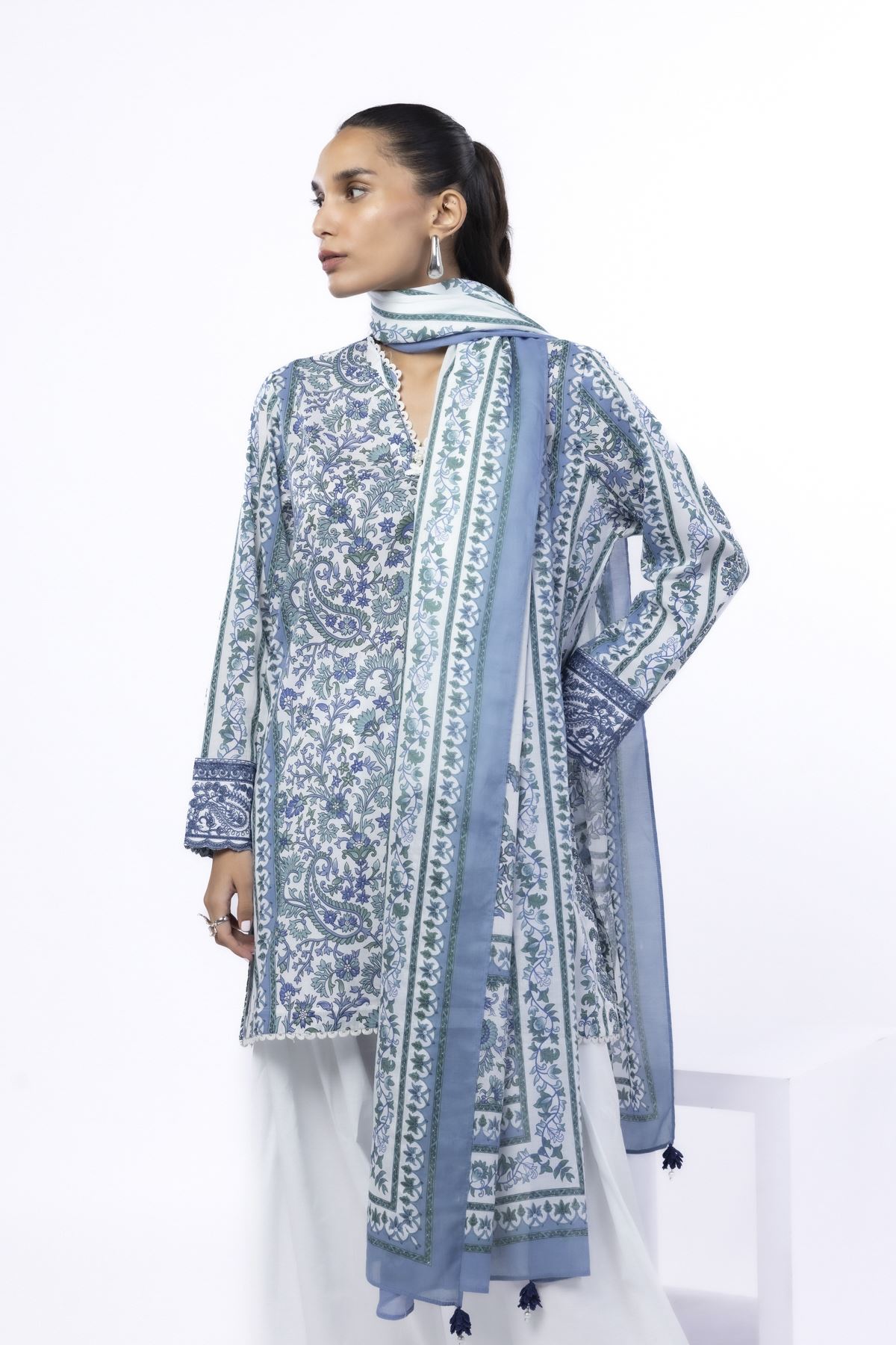 Embroidered Lawn Fabrics 3 Piece - T-A22-26-108FC-VG
