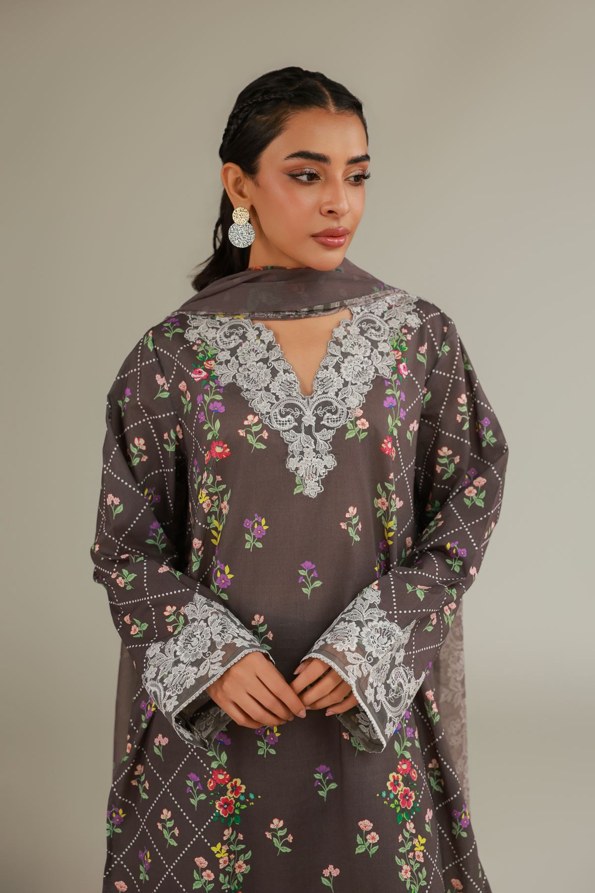 Embroidered Cambric Floral Cambric Tailored - T-A22-26-110FG1-VG