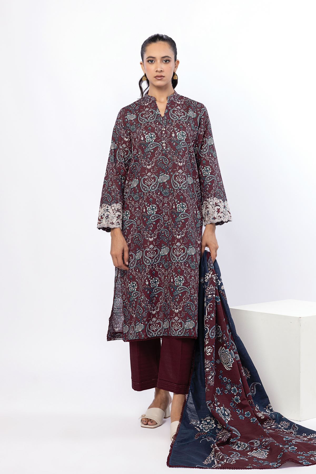 Embroidered Light Khaddar Paisely 3-Piece Set - CV05AST-VG