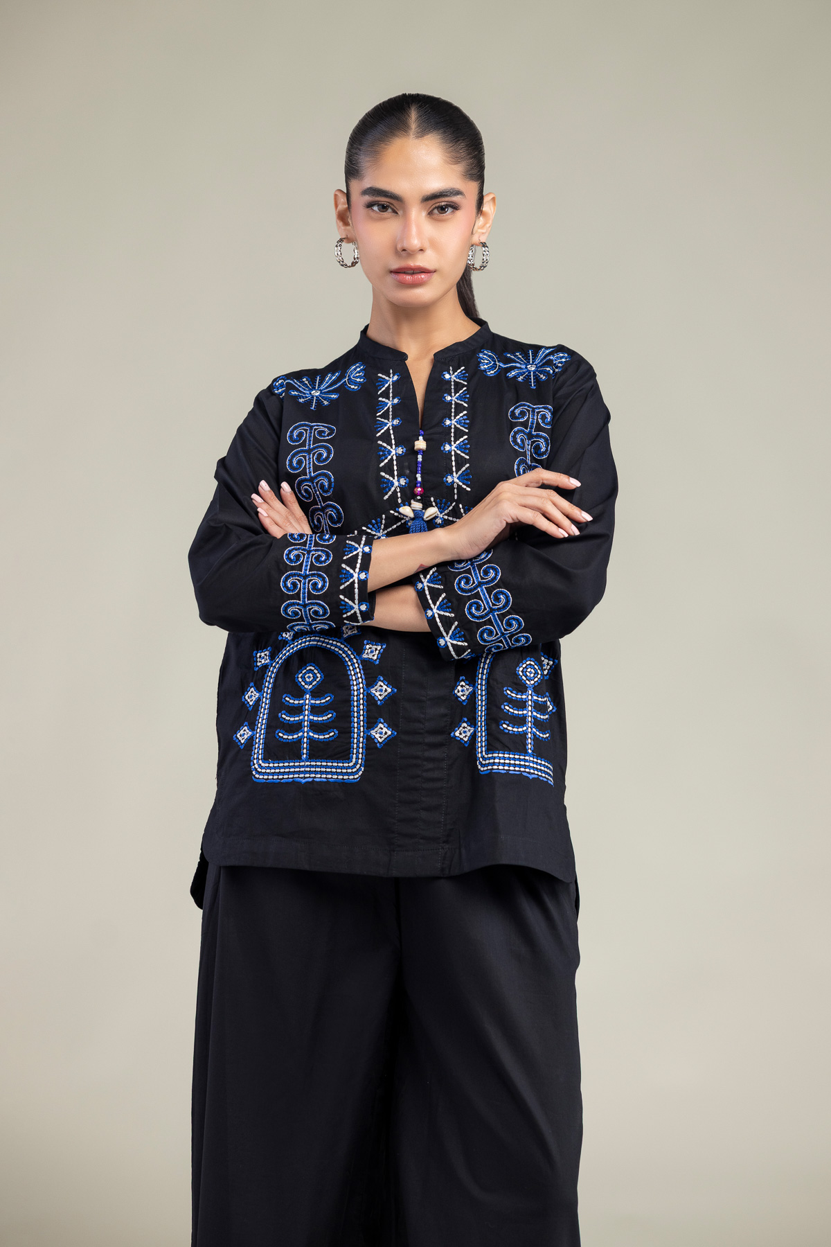 Embroidered Cambric Black V-neck Tunic - 1-26-102-A-F-VG